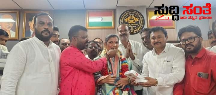 ನೂತನ ಮೇಯರ್,ಉಪಮೇಯರ್ ಗೆ ಶುಭ ಹಾರೈಸಿದ ಪೂರ್ವ ವಿಧಾನಸಭಾ ಕ್ಷೇತ್ರದ BJP ಟೀಮ್ – ಪ್ರಭು ನವಲಗುಂದಮಠ ರಿಗೆ ಸಾಥ್ ನೀಡಿದ ಅಣ್ಣಪ್ಪ ಗೋಕಾಕ,ರಾಜು ಜರತಾರಕರ….. ನೂತನ ಮೇಯರ್,ಉಪಮೇಯರ್ ಗೆ ಶುಭ ಹಾರೈಸಿದ ಪೂರ್ವ ವಿಧಾನಸಭಾ ಕ್ಷೇತ್ರದ BJP ಟೀಮ್ – ಪ್ರಭು ನವಲಗುಂದಮಠ ರಿಗೆ ಸಾಥ್ ನೀಡಿದ ಅಣ್ಣಪ್ಪ ಗೋಕಾಕ,ರಾಜು ಜರತಾರಕರ…..