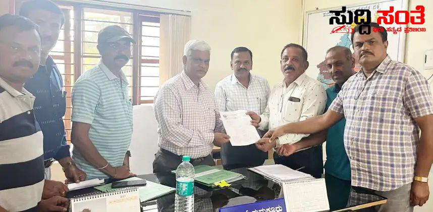 ಕ್ರೀಡಾಕೂಟಗಳನ್ನು ಬಹಿಷ್ಕರಿಸಲು ನಿರ್ಧರಿಸಿದ ಶಿಕ್ಷಕರು – ಅಧಿಕಾರಿಗಳಿಗೆ ಮನವಿ ನೀಡಿ ಎಚ್ಚರಿಕೆ ಸಂದೇಶ ನೀಡಿದ ಶಿಕ್ಷಕರು….. ಕ್ರೀಡಾಕೂಟಗಳನ್ನು ಬಹಿಷ್ಕರಿಸಲು ನಿರ್ಧರಿಸಿದ ಶಿಕ್ಷಕರು – ಅಧಿಕಾರಿಗಳಿಗೆ ಮನವಿ ನೀಡಿ ಎಚ್ಚರಿಕೆ ಸಂದೇಶ ನೀಡಿದ ಶಿಕ್ಷಕರು…..