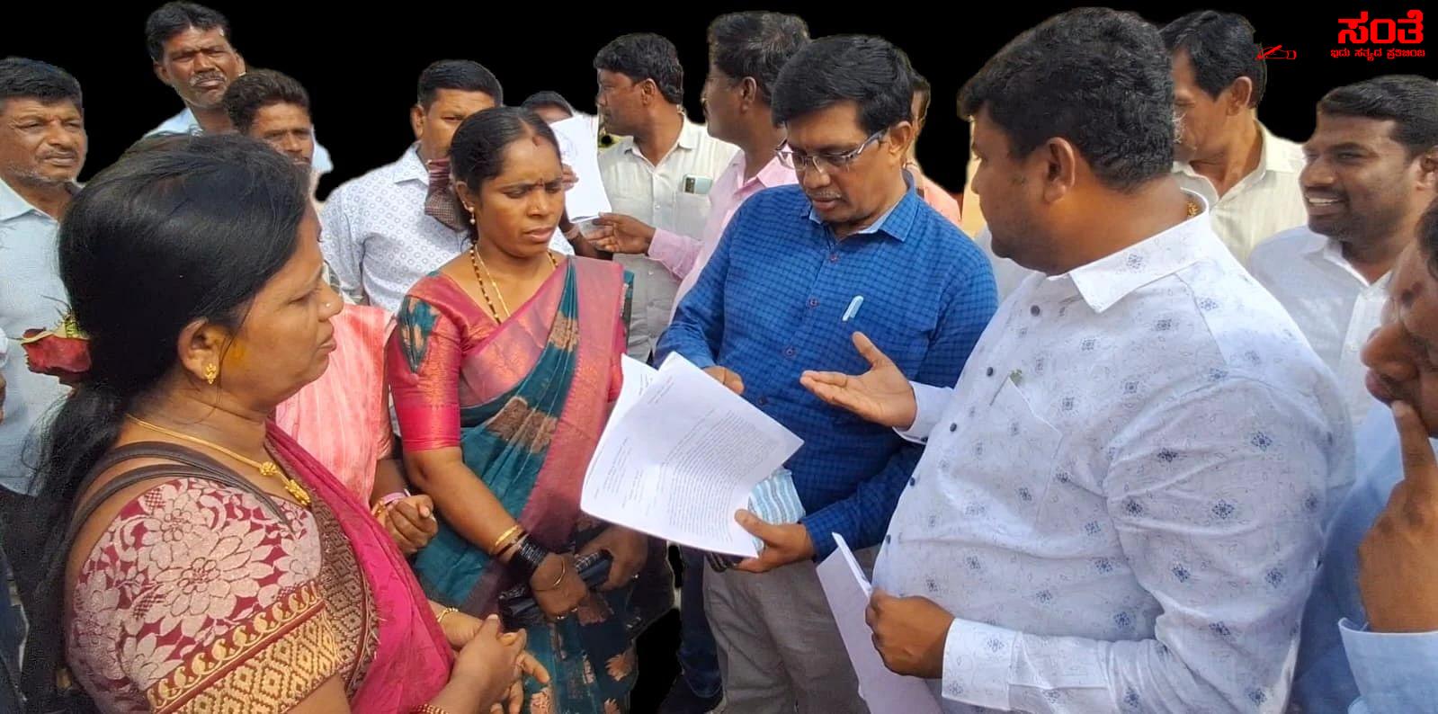 ಮುಖ್ಯ ಶಿಕ್ಷಕರ ವಿರುದ್ಧ ಶಿಕ್ಷಕಿಯರ ದೂರು – ಶಾಸಕರಿಗೆ ದೂರು ನೀಡಿದ ಶಿಕ್ಷಕಿಯರು….. ಮುಖ್ಯ ಶಿಕ್ಷಕರ ವಿರುದ್ಧ ಶಿಕ್ಷಕಿಯರ ದೂರು – ಶಾಸಕರಿಗೆ ದೂರು ನೀಡಿದ ಶಿಕ್ಷಕಿಯರು…..