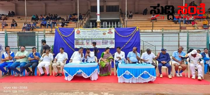 ಧಾರವಾಡದಲ್ಲಿ ಯಶಸ್ವಿಯಾಗಿ ನಡೆಯಿತು ರಾಜ್ಯಮಟ್ಟದ ಮುಕ್ತ ಕ್ರಾಸ್ ಕಂಟ್ರಿ – ಜಿಲ್ಲಾ ಓಲಿಂಪಿಕ್ ಅಸೋಸಿಯೇಷನ್ ನಿಂದ ಆಯೋಜನೆ…..ನೆರವಿನ ಭರವಸೆ ನೀಡಿದ ಅಮೃತ ದೇಸಾಯಿ,ಅರವಿಂದ ಬೆಲ್ಲದ,ಶಂಕರ ಮುಗದ,ಮಹೇಶ್ ಶೆಟ್ಟಿ,….. ಧಾರವಾಡದಲ್ಲಿ ಯಶಸ್ವಿಯಾಗಿ ನಡೆಯಿತು ರಾಜ್ಯಮಟ್ಟದ ಮುಕ್ತ ಕ್ರಾಸ್ ಕಂಟ್ರಿ – ಜಿಲ್ಲಾ ಓಲಿಂಪಿಕ್ ಅಸೋಸಿಯೇಷನ್ ನಿಂದ ಆಯೋಜನೆ…..ನೆರವಿನ ಭರವಸೆ ನೀಡಿದ ಅಮೃತ ದೇಸಾಯಿ,ಅರವಿಂದ ಬೆಲ್ಲದ,ಶಂಕರ ಮುಗದ,ಮಹೇಶ್ ಶೆಟ್ಟಿ,…..
