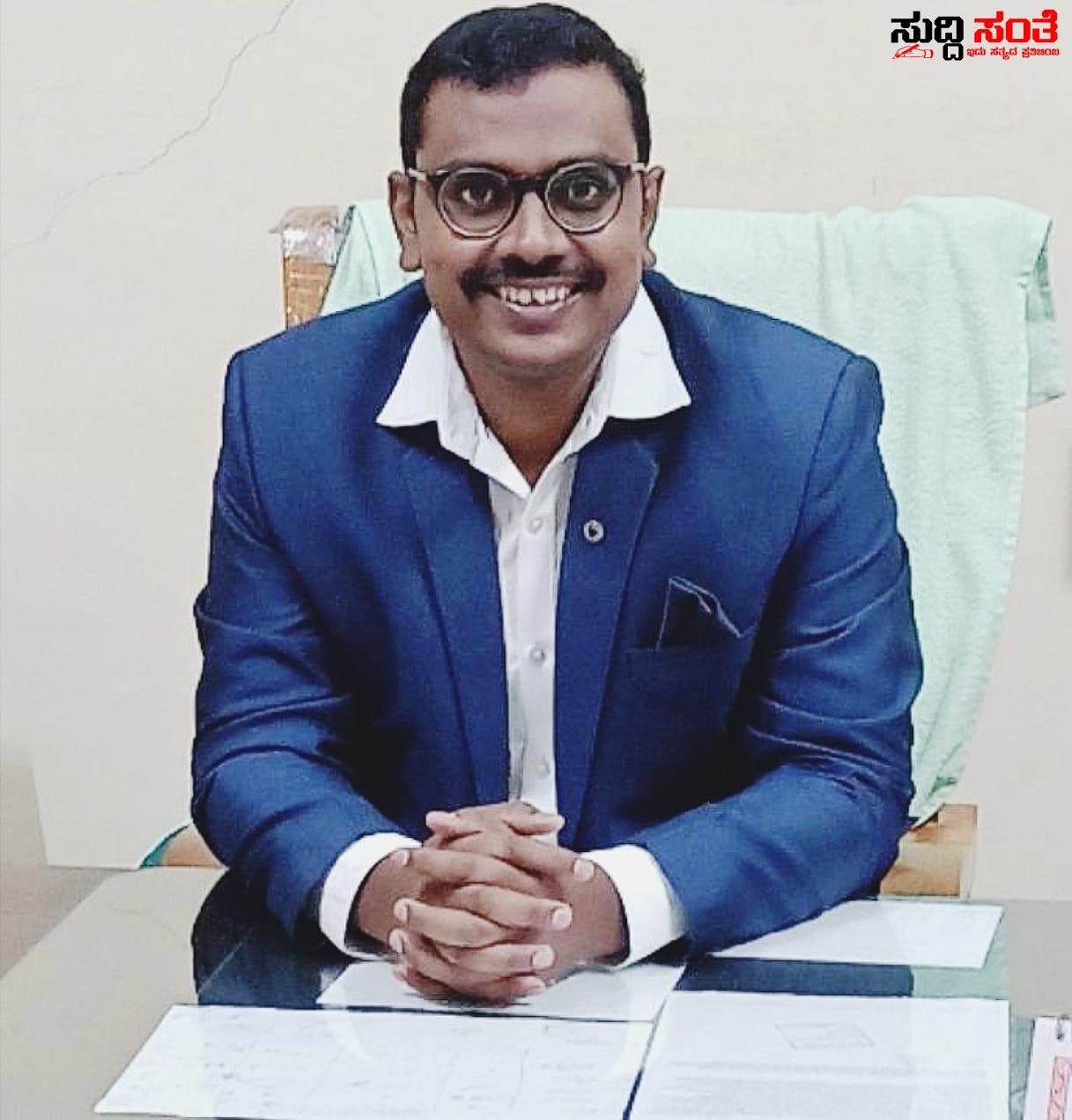 ಹುಬ್ಬಳ್ಳಿ ಧಾರವಾಡ ಮಹಾನಗರ ಪಾಲಿಕೆಯ ಮುಖ್ಯ ಲೆಕ್ಕಾಧಿಕಾರಿಗೆ ಮತ್ತೊಂದು ಮಹತ್ವದ ಜವಾಬ್ದಾರಿ ನೀಡಿದ ಆಯುಕ್ತ ಡಾ ಈಶ್ವರ ಉಳ್ಳಾಗಡ್ಡಿ – ಖಡಕ್ ಅಧಿಕಾರಿಗೆ ಕಂದಾಯ ಇಲಾಖೆಯ ಉಪ ಆಯುಕ್ತರು ಹುದ್ದೆಯ ಜವಾಬ್ದಾರಿ…..ಪಾಲಿಕೆಯ ಆಡಳಿತ ಯಂತ್ರಕ್ಕೆ ಮತ್ತಷ್ಟು ಸುಗಮಗೊಳಿಸಿದ ಡಾ ಈಶ್ವರ ಉಳ್ಳಾಗಡ್ಡಿಯವರು….. ಹುಬ್ಬಳ್ಳಿ ಧಾರವಾಡ ಮಹಾನಗರ ಪಾಲಿಕೆಯ ಮುಖ್ಯ ಲೆಕ್ಕಾಧಿಕಾರಿಗೆ ಮತ್ತೊಂದು ಮಹತ್ವದ ಜವಾಬ್ದಾರಿ ನೀಡಿದ ಆಯುಕ್ತ ಡಾ ಈಶ್ವರ ಉಳ್ಳಾಗಡ್ಡಿ – ಖಡಕ್ ಅಧಿಕಾರಿಗೆ ಕಂದಾಯ ಇಲಾಖೆಯ ಉಪ ಆಯುಕ್ತರು ಹುದ್ದೆಯ ಜವಾಬ್ದಾರಿ…..ಪಾಲಿಕೆಯ ಆಡಳಿತ ಯಂತ್ರಕ್ಕೆ ಮತ್ತಷ್ಟು ಸುಗಮಗೊಳಿಸಿದ ಡಾ ಈಶ್ವರ ಉಳ್ಳಾಗಡ್ಡಿಯವರು…..