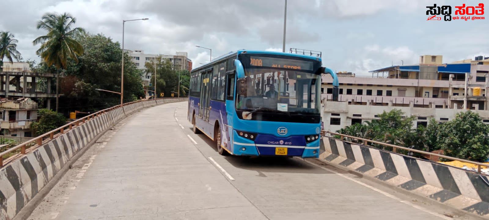 ಚಿಗರಿಯಲ್ಲಿ ಚಾಲಕರಿಗೆ ಉಸಿರುಗಟ್ಟಿದ ವಾತಾವರಣ ಚಾಲಕರ ಸಮಸ್ಯೆ ಆಲಿಸದ ಮೇಲಾಧಿಕಾರಿಗಳು – ಡಿಸಿ ಸಾಹೇಬ್ರ ದರ್ಬಾರ್ ನಿಂದ ಬೇಸತ್ತ ಚಾಲಕರು…..ಇದೇನಿದು ಉಸಿರುಗಟ್ಟಿದ ವಾತಾವರಣ ಸಿದ್ದಲಿಂಗಯ್ಯ ಸಾಹೇಬ್ರೆ….. ಚಿಗರಿಯಲ್ಲಿ ಚಾಲಕರಿಗೆ ಉಸಿರುಗಟ್ಟಿದ ವಾತಾವರಣ ಚಾಲಕರ ಸಮಸ್ಯೆ ಆಲಿಸದ ಮೇಲಾಧಿಕಾರಿಗಳು – ಡಿಸಿ ಸಾಹೇಬ್ರ ದರ್ಬಾರ್ ನಿಂದ ಬೇಸತ್ತ ಚಾಲಕರು…..ಇದೇನಿದು ಉಸಿರುಗಟ್ಟಿದ ವಾತಾವರಣ ಸಿದ್ದಲಿಂಗಯ್ಯ ಸಾಹೇಬ್ರೆ…..