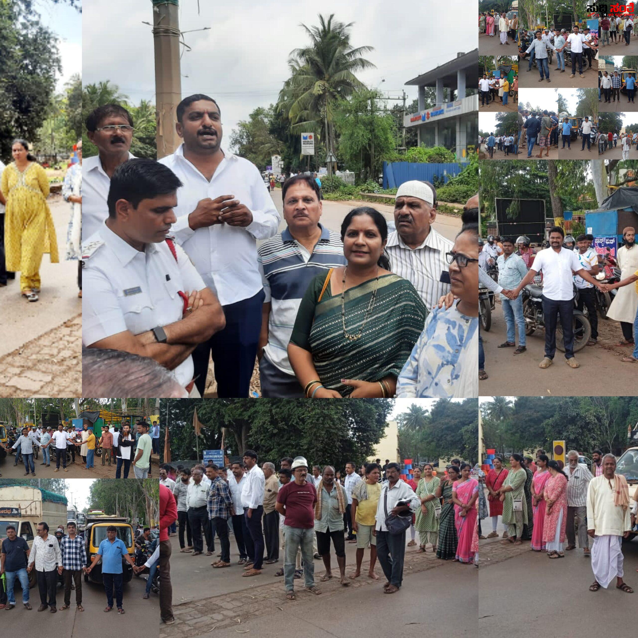 ಕುಮಾರೇಶ್ವರ ನಗರ ರಸ್ತೆ ತಡೆಹಾಕಲು ತಿಂಗಳ ಗಡುವು ನೀಡಿದ ನಿವಾಸಿಗಳು – ಸ್ಥಳಕ್ಕೇ ಭೇಟಿ ನೀಡಿ ನಿವಾಸಿಗಳ ಸಮಸ್ಯೆ ಆಲಿಸಿದ ಸಂಚಾರಿ ಪೊಲೀಸ್ ಠಾಣೆ ಇನ್ಸ್ಪೆಕ್ಟರ್ ಶ್ರೀನಿವಾಸ ಮೇಟಿ ಆಂಡ್ ಟೀಮ್….. ನಿವಾಸಿಗಳಿಗೆ ತುರ್ತಾಗಿ ಸ್ಪಂದಿಸಿ ಬ್ಯಾರಿಕೇಡ್ ಅಳವಡಿಸಿದ ಸಂಚಾರಿ ಪೊಲೀಸರು…… ಕುಮಾರೇಶ್ವರ ನಗರ ರಸ್ತೆ ತಡೆಹಾಕಲು ತಿಂಗಳ ಗಡುವು ನೀಡಿದ ನಿವಾಸಿಗಳು – ಸ್ಥಳಕ್ಕೇ ಭೇಟಿ ನೀಡಿ ನಿವಾಸಿಗಳ ಸಮಸ್ಯೆ ಆಲಿಸಿದ ಸಂಚಾರಿ ಪೊಲೀಸ್ ಠಾಣೆ ಇನ್ಸ್ಪೆಕ್ಟರ್ ಶ್ರೀನಿವಾಸ ಮೇಟಿ ಆಂಡ್ ಟೀಮ್….. ನಿವಾಸಿಗಳಿಗೆ ತುರ್ತಾಗಿ ಸ್ಪಂದಿಸಿ ಬ್ಯಾರಿಕೇಡ್ ಅಳವಡಿಸಿದ ಸಂಚಾರಿ ಪೊಲೀಸರು……