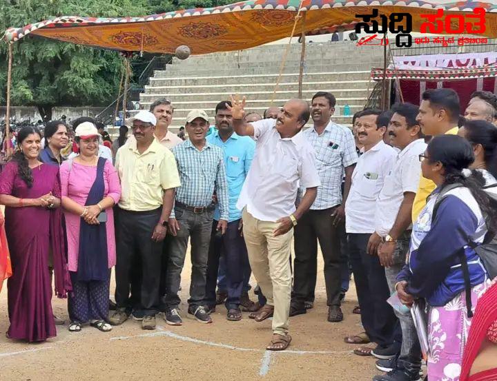 ಶಿಕ್ಷಕರ ದಿನಾಚರಣೆಗಾಗಿ ಮಂಡ್ಯದ ಮದ್ದೂರಿನಲ್ಲಿ ನಡೆದವು ಶಾಲಾ ಶಿಕ್ಷಕರ ಕ್ರೀಡಾಕೂಟ ಮತ್ತು ಸಾಂಸ್ಕೃತಿಕ ಸ್ಪರ್ಧೆ – ಉತ್ಸಾಹದಿಂದ ಪಾಲ್ಗೊಂಡರು ಶಿಕ್ಷಕ ಬಂಧುಗಳು….. ಶಿಕ್ಷಕರ ದಿನಾಚರಣೆಗಾಗಿ ಮಂಡ್ಯದ ಮದ್ದೂರಿನಲ್ಲಿ ನಡೆದವು ಶಾಲಾ ಶಿಕ್ಷಕರ ಕ್ರೀಡಾಕೂಟ ಮತ್ತು ಸಾಂಸ್ಕೃತಿಕ ಸ್ಪರ್ಧೆ – ಉತ್ಸಾಹದಿಂದ ಪಾಲ್ಗೊಂಡರು ಶಿಕ್ಷಕ ಬಂಧುಗಳು…..