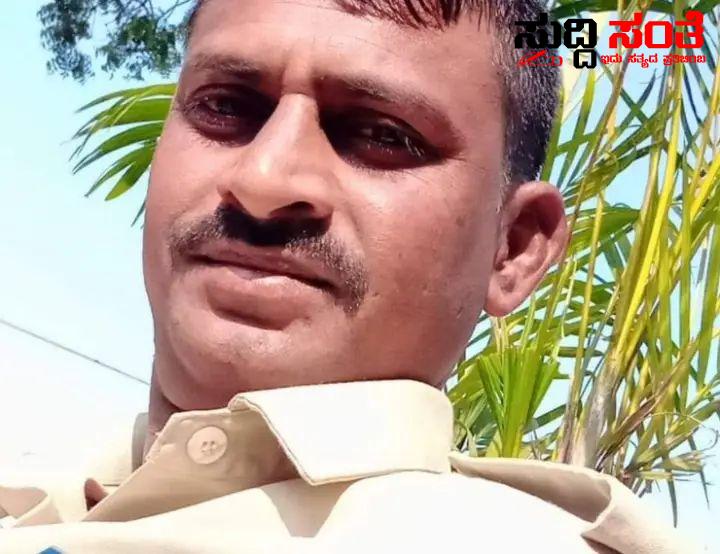 ಹೆಡ್ ಕಾನ್ಸ್ಟೇಬಲ್ ರಮೇಶ್ ಡಂಬಳ ಅಪಘಾತಕ್ಕೆ ಬಲಿ – ಗಣೇಶ ಹಬ್ಬಕ್ಕಾಗಿ ಹೂ ಹಣ್ಣು ತಗೆದುಕೊಂಡು ಮನೆಗೆ ಹೊರಟಿದ್ದವನ ಬಲಿ ಪಡೆದ ಲಾರಿ….. ಹೆಡ್ ಕಾನ್ಸ್ಟೇಬಲ್ ರಮೇಶ್ ಡಂಬಳ ಅಪಘಾತಕ್ಕೆ ಬಲಿ – ಗಣೇಶ ಹಬ್ಬಕ್ಕಾಗಿ ಹೂ ಹಣ್ಣು ತಗೆದುಕೊಂಡು ಮನೆಗೆ ಹೊರಟಿದ್ದವನ ಬಲಿ ಪಡೆದ ಲಾರಿ…..