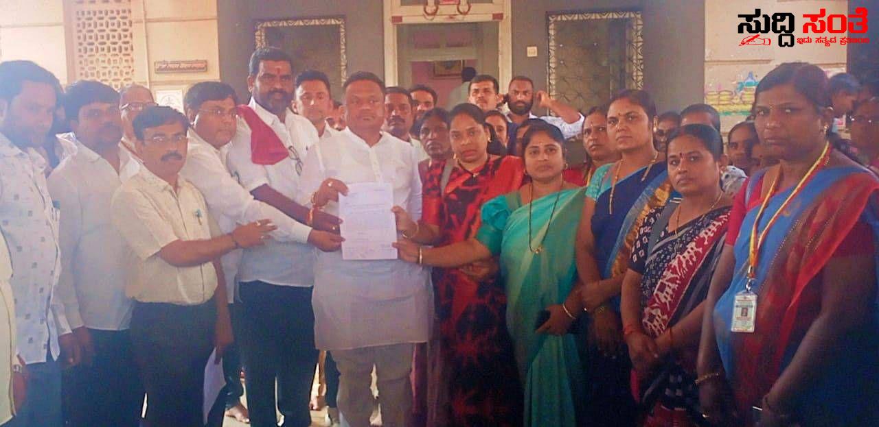 ಸರ್ಕಾರಿ ನೌಕರರ ಸಂಘದಲ್ಲಿ ಅಕ್ರಮ ಆರೋಪ ನೌಕರರಿಂದ Mla,Mlc ಯವರಿಗೆ ಮನವಿ – ನೌಕರರಿಂದ ಮನವಿ ಸೂಕ್ತ ಕ್ರಮಕ್ಕೆ ಒತ್ತಾಯ….. ಸರ್ಕಾರಿ ನೌಕರರ ಸಂಘದಲ್ಲಿ ಅಕ್ರಮ ಆರೋಪ ನೌಕರರಿಂದ Mla,Mlc ಯವರಿಗೆ ಮನವಿ – ನೌಕರರಿಂದ ಮನವಿ ಸೂಕ್ತ ಕ್ರಮಕ್ಕೆ ಒತ್ತಾಯ…..