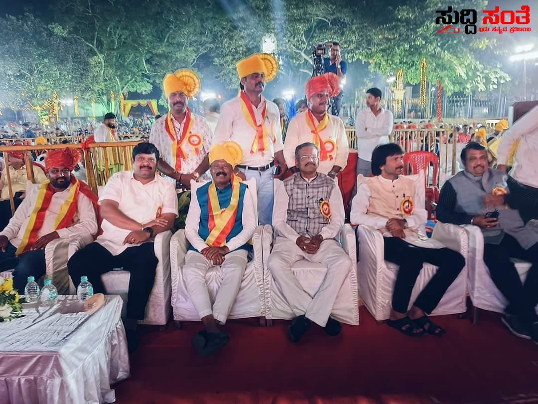 ಕನ್ನಡ ರಾಜ್ಯೋತ್ಸವವನ್ನು ಅರ್ಥಪೂರ್ಣವಾಗಿ ಆಚರಣೆ ಮಾಡಿದ ಹುಬ್ಬಳ್ಳಿ ಧಾರವಾಡ ಮಹಾನಗರ ಪಾಲಿಕೆ – ಕುಣಿದು ಕುಪ್ಪಳಿಸಿದ ಪಾಲಿಕೆಯ ಸದಸ್ಯರಿಗೆ ಸಾಥ್ ನೀಡಿದ ಪಾಲಿಕೆಯ ಅಧಿಕಾರಿಗಳು….. ಕನ್ನಡ ರಾಜ್ಯೋತ್ಸವವನ್ನು ಅರ್ಥಪೂರ್ಣವಾಗಿ ಆಚರಣೆ ಮಾಡಿದ ಹುಬ್ಬಳ್ಳಿ ಧಾರವಾಡ ಮಹಾನಗರ ಪಾಲಿಕೆ – ಕುಣಿದು ಕುಪ್ಪಳಿಸಿದ ಪಾಲಿಕೆಯ ಸದಸ್ಯರಿಗೆ ಸಾಥ್ ನೀಡಿದ ಪಾಲಿಕೆಯ ಅಧಿಕಾರಿಗಳು…..
