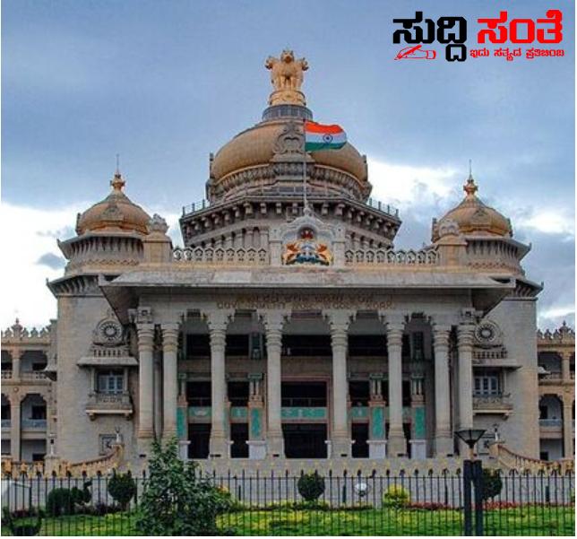 ರಾಜ್ಯ ಸರ್ಕಾರಿ ನೌಕರರೇ ಕಚೇರಿ ಸಮಯದಲ್ಲಿ ಈ ನಿಯಮಗಳನ್ನು ಕಡ್ಡಾಯ – ಮಹತ್ವದ ಆದೇಶ ಹೊರಡಿಸಿದ ರಾಜ್ಯ ಸರ್ಕಾರ… ರಾಜ್ಯ ಸರ್ಕಾರಿ ನೌಕರರೇ ಕಚೇರಿ ಸಮಯದಲ್ಲಿ ಈ ನಿಯಮಗಳನ್ನು ಕಡ್ಡಾಯ – ಮಹತ್ವದ ಆದೇಶ ಹೊರಡಿಸಿದ ರಾಜ್ಯ ಸರ್ಕಾರ…