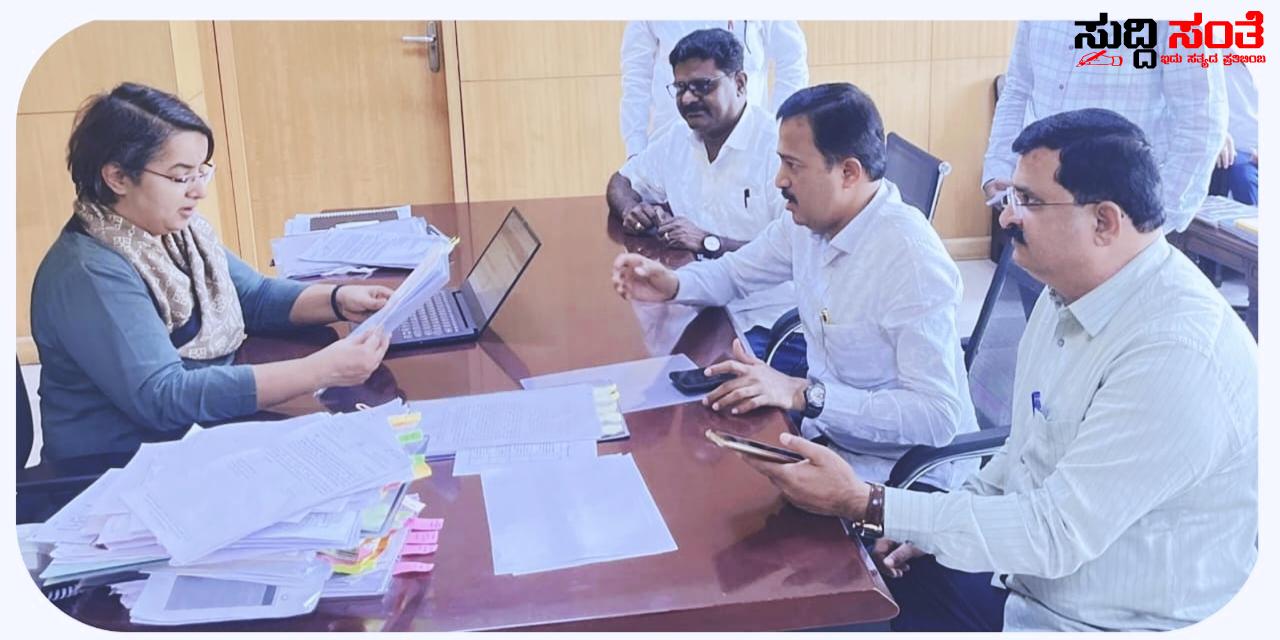 ಶಿಕ್ಷಕರನ್ನು ಮತದಾರರ ಪಟ್ಟಿ ಪರಿಷ್ಕ್ರರಣೆ ಕಾರ್ಯಕ್ಕೆ ನೇಮದಂತೆ ಷಡಾಕ್ಷರಿಯವರು ಒತ್ತಾಯ – ಶಿಕ್ಷಣ ಇಲಾಖೆಯ ಪ್ರಧಾನ ಕಾರ್ಯದರ್ಶಿಯವನ್ನು ಭೇಟಿಯಾದ ರಾಜ್ಯಾಧ್ಯಕ್ಷರು…..