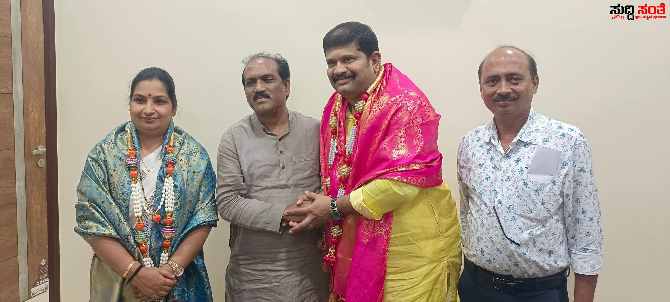 ಮೇಯರ್ ಉಪಮೇಯರ್ ಗೆ ಸನ್ಮಾನಿಸಿ ಗೌರವಿಸಿದ ಶಾಸಕ ಪ್ರಸಾದ್ ಅಬ್ಬಯ್ಯ – ಮೇಯರ್ ಶ್ರೀಮತಿ ಜ್ಯೋತಿ ಪಾಟೀಲ್,ಉಪಮೇಯರ್ ಸಂತೋಷ ಚವ್ಹಾಣ ಗೆ ಆತ್ಮೀಯ ಸನ್ಮಾನ ಗೌರವ…..ಅವಳಿ ನಗರದ ಅಭಿವೃದ್ದಿಗೆ ಶ್ರಮಿಸುವಂತೆ ಕರೆ…..