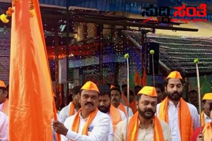 ನವರಾತ್ರಿ ಅಂಗವಾಗಿ ಧಾರವಾಡದ ದುರ್ಗಾ ದೌಡ ಆಚರಣಾ ಸಮಿತಿ ಧಾರವಾಡ ಹಮ್ಮಿಕೊಂಡಿದ್ದ ದುರ್ಗಾ ದೌಡ ಶೋಭಾ ಯಾತ್ರೆಯಲ್ಲಿ ಪಾಲ್ಗೊಂಡು ತಾಯಿ ದುರ್ಗಾ ಪರಮೇಶ್ವರಿಯ‌ ಆಶೀರ್ವಾದ ಪಡೆದ ಬಿಜೆಪಿ ನಾಯಕರು