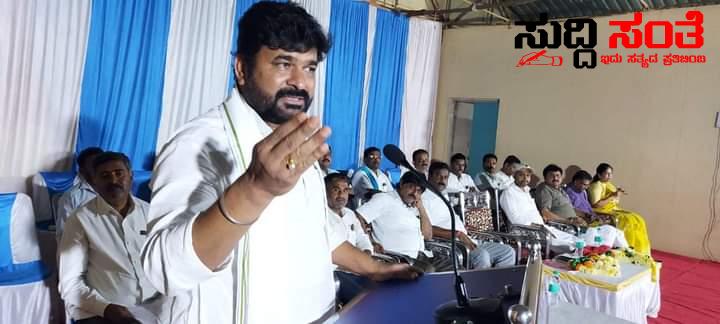 ಮಾಜಿ ಸಚಿವ ವಿನಯ ಕುಲಕರ್ಣಿ ಸಭೆ ಪಾದಯಾತ್ರೆ ಕುರಿತು ಚರ್ಚೆ