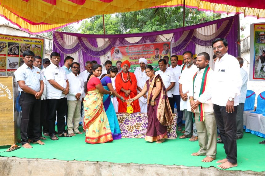 ಅರ್ಥಪೂರ್ಣವಾಗಿ ನಡೆಯಿತು ಗುರುವಂದನಾ ಕಾರ್ಯಕ್ರಮ – ಸರ್ಕಾರಿ ಶಾಲೆಯಲ್ಲಿ ಜಯ ಕರ್ನಾಟಕ ಸಂಘಟನೆಯಿಂದ ನಡೆಯಿತು  ಶಿಕ್ಷಕರಿಗೆ ಗುರುವಂದನೆ