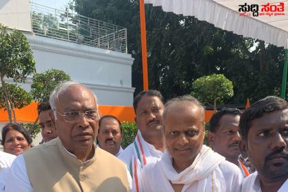 ಕಾಂಗ್ರೆಸ್ ಅಧ್ಯಕ್ಷರಾಗಿ ಅಧಿಕಾರವನ್ನು ವಹಿಸಿಕೊಂಡ ಮಲ್ಲಿಕಾರ್ಜುನ ಖರ್ಗೆ ಗೆ ಅಭಿನಂದಿಸಿದ ನಾಗರಾಜ ಛಬ್ಬಿ ದೆಹಲಿಯಲ್ಲಿ ಅಧಿಕಾರ ಸ್ವೀಕಾರ ಸಮಾರಂಭದಲ್ಲಿ ಪಾಲ್ಗೊಂಡು ಶುಭ ಹಾರೈಸಿದ ಛಬ್ಬಿ ಯವರು