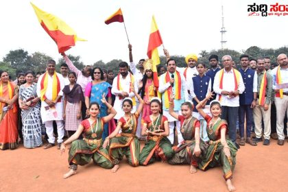 ಧಾರವಾಡದ ಕೆಸಿಡಿ ಮೈದಾನದಲ್ಲಿ ಕೋಟಿ ಕಂಠ ಗಾಯನ ಕಾರ್ಯಕ್ರಮ – ಕೇಂದ್ರ ಸಚಿವ ಪ್ರಹ್ಲಾದ್ ಜೋಶಿ ಅವರಿಗೆ ಸಾಥ್ ನೀಡಿದ ಸಚಿವ ಆಚಾರ ಹಾಲಪ್ಪ ಶಾಸಕರು ಸೇರಿದಂತೆ ಹಲವರು ಸಾಥ್