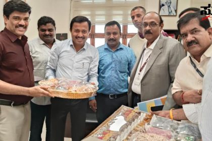 7ನೇ ವೇತನ ಆಯೋಗಕ್ಕೆ ಸಹಕಾರ ನೀಡಿದ ಅಧಿಕಾರಿ ಗಳನ್ನು ಭೇಟಿಯಾದ ರಾಜ್ಯ ಸರ್ಕಾರಿ ನೌಕರರ ಟೀಮ್ – ಷಡಾಕ್ಷರಿ ಅವರ ನೇತೃತ್ವದಲ್ಲಿ ಭೇಟಿಯಾಗಿ ಅಧಿಕಾರಿಗಳಿಗೆ ಅಭಿನಂದನೆ ಸಲ್ಲಿಕೆ