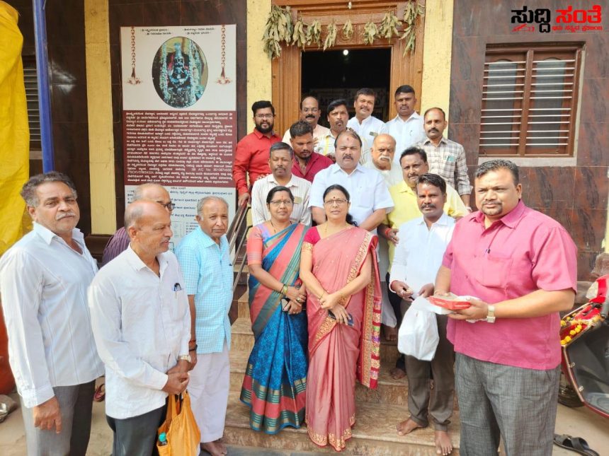 ಧಾರವಾಡ ದಲ್ಲಿ ಕೇಂದ್ರ ಸಚಿವ ಪ್ರಹ್ಲಾದ್ ಜೋಶಿ ಆಯುಷ್ಯ ಆರೋಗ್ಯಕ್ಕೆ ಲಕ್ಷ್ಮಿ ನರಸಿಂಹ ದೇವಸ್ಥಾನ ದಲ್ಲಿ ವಿಶೇಷ ಪೂಜೆ ಮೇಯರ್ ಈರೇಶ ಅಂಚಟಗೇರಿ ನೇತೃತ್ವದಲ್ಲಿ ವಿಶೇಷ ಪೂಜೆ ಸಲ್ಲಿಸಿ ಹುಟ್ಟು ಹಬ್ಬದ ಆಚರಣೆ ಧಾರವಾಡ ದಲ್ಲಿ ಕೇಂದ್ರ ಸಚಿವ ಪ್ರಹ್ಲಾದ್ ಜೋಶಿ ಆಯುಷ್ಯ ಆರೋಗ್ಯಕ್ಕೆ ಲಕ್ಷ್ಮಿ ನರಸಿಂಹ ದೇವಸ್ಥಾನ ದಲ್ಲಿ ವಿಶೇಷ ಪೂಜೆ ಮೇಯರ್ ಈರೇಶ ಅಂಚಟಗೇರಿ ನೇತೃತ್ವದಲ್ಲಿ ವಿಶೇಷ ಪೂಜೆ ಸಲ್ಲಿಸಿ ಹುಟ್ಟು ಹಬ್ಬದ ಆಚರಣೆ