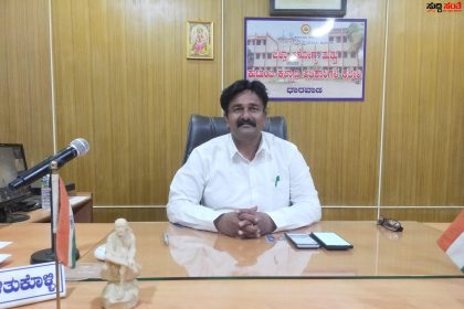 ಮತ್ತೆ ಧಾರವಾಡ DHO ಆಗಿ ಅಧಿಕಾರ ವಹಿಸಿಕೊಂಡ ಡಾ ಬಸನಗೌಡ ಕರಿಗೌಡರ – ಡಾ ಶ್ರಿಮತಿ ಪಾಟೀಲ ಶಶಿ ಅವರಿಂದ ಅಧಿಕಾರವನ್ನು ತಗೆದುಕೊಳ್ಳದೇ ನ್ಯಾಯಾಲಯದ ಆದೇಶದಂತೆ ಏಕಾಎಕಿಯಾಗಿ ಬಂದು ಚಾರ್ಜ್ ತಗೆದುಕೊಂಡ ಗೌಡ್ರು……