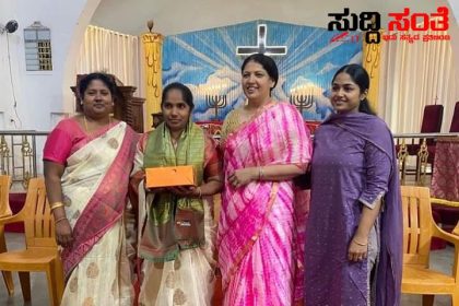 ನೂರಾರು ಮಹಿಳೆಯರಿಗೆ ಉಡುಗೊರೆ ನೀಡಿ ಕ್ರಿಸ್ಮಸ್ ಹಬ್ಬದ ಶುಭಾಶಯ ಕೋರಿದ ಉಳ್ಳಾಗಡ್ಡಿಮಠ ಪರಿವಾರದವರು – ಹಬ್ಬದ ಹಿನ್ನಲೆಯಲ್ಲಿ ಚರ್ಚ್ ಗೆ ತೆರಳಿ ಕ್ರಿಸ್ಮಸ್ ಹಬ್ಬವನ್ನು ಸ್ವಾಗತ ಮಾಡಿಕೊಂಡು ಶುಭ ಹಾರೈಸಿದ ರಜತ್ ಉಳ್ಳಾಗಡ್ಡಿಮಠ ಪರಿವಾರದವರು