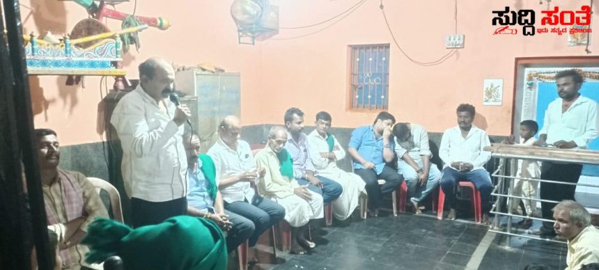 ಬೆಳ್ಳಿಗಟ್ಟಿಯಲ್ಲಿ ಗಟ್ಟಿಯಾಯಿತು ನಾಗರಾಜ ಛಬ್ಬಿ ಅವರೊಂದಿಗೆ ಗ್ರಾಮಸ್ಥರ ಮಾತುಕತೆ – ಕಲಘಟಗಿ ಕ್ಷೇತ್ರದಲ್ಲಿ  ನಾಗರಾಜ ಛಬ್ಬಿ ಮತ್ತು ಟೀಮ್ ಮುಂದುವರೆದ ಸಂಚಾರದ ಅಬ್ಬರ ಹೋದಲ್ಲೆಲ್ಲ ಕಂಡು ಬರುತ್ತಿದ್ದ ಬೆಂಬಲ