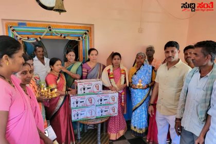 ಕಲಘಟಗಿ ಕ್ಷೇತ್ರದಲ್ಲಿ ಮುಂದುವರೆದ ಛಬ್ಬಿ ದಂಪತಿಗಳ ಅಬ್ಬರ ಜೈ ಜೈ ಎನ್ನುತ್ತಿದ್ದಾರೆ ಅರವಟಗಿ,ಜೈಭಾರತ ಕಾಲೋನಿ ಯವರು – ಹೋದಲ್ಲೆಲ್ಲ ಈ ಬಾರಿ ನಿನೇ ರಾಜಕುಮಾರ ಎನ್ನುತ್ತಿದ್ದಾರೆ ಜನರು