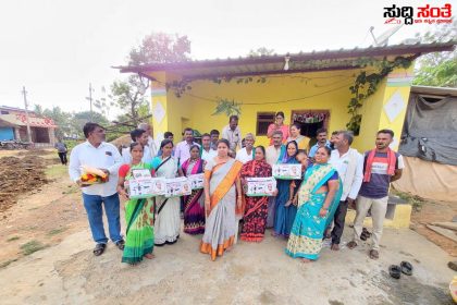 ಕಲಘಟಗಿ ಕ್ಷೇತ್ರದಲ್ಲಿ ಮುಂದುವರೆದ ಛಬ್ಬಿ ಟೀಮ್ ನಿಂದ ಕುಕ್ಕರ್ ವಿತರಣೆ – ಕಾಲಿಗೆ ಚಕ್ರ ಕಟ್ಟಿಕೊಂಡು ಊರುರು ತಿರುಗಾಡುತ್ತಿದ್ದಾರೆ ಶ್ರೀಮತಿ ಜ್ಯೋತಿ ನಾಗರಾಜ ಛಬ್ಬಿ