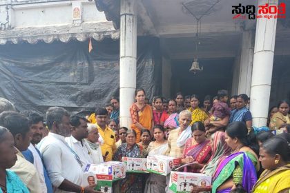 ಛಬ್ಬಿ ಟೀಮ್ ನಿಂದ ಗುಡ್ಡದ ಹೂಲಿಕಟ್ಟಿಯಲ್ಲಿ ಕುಕ್ಕರ್ ವಿತರಣೆ – ಪತಿಯ ಪರವಾಗಿ ಬೆಂಬಲಿಗರೊಂದಿಗೆ ಕುಕ್ಕರ್ ವಿತರಣೆ ಮಾಡಿದ ಶ್ರೀಮತಿ ಜ್ಯೋತಿ ನಾಗರಾಜ ಛಬ್ಬಿ