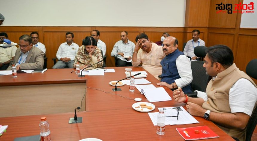 ಕೋವಿಡ್ ಕುರಿತಂತೆ CM ತುರ್ತು ಸಭೆ – ಸುವರ್ಣ ಸೌಧ ದಲ್ಲಿ ಮುಖ್ಯಮಂತ್ರಿ ಅಧ್ಯಕ್ಷತೆಯಲ್ಲಿ ನಡೆಯಿತು ಸಭೆ ತಗೆದುಕೊಂಡರು ಹಲವು ಮಹತ್ವದ ನಿರ್ಣಯಗಳನ್ನು