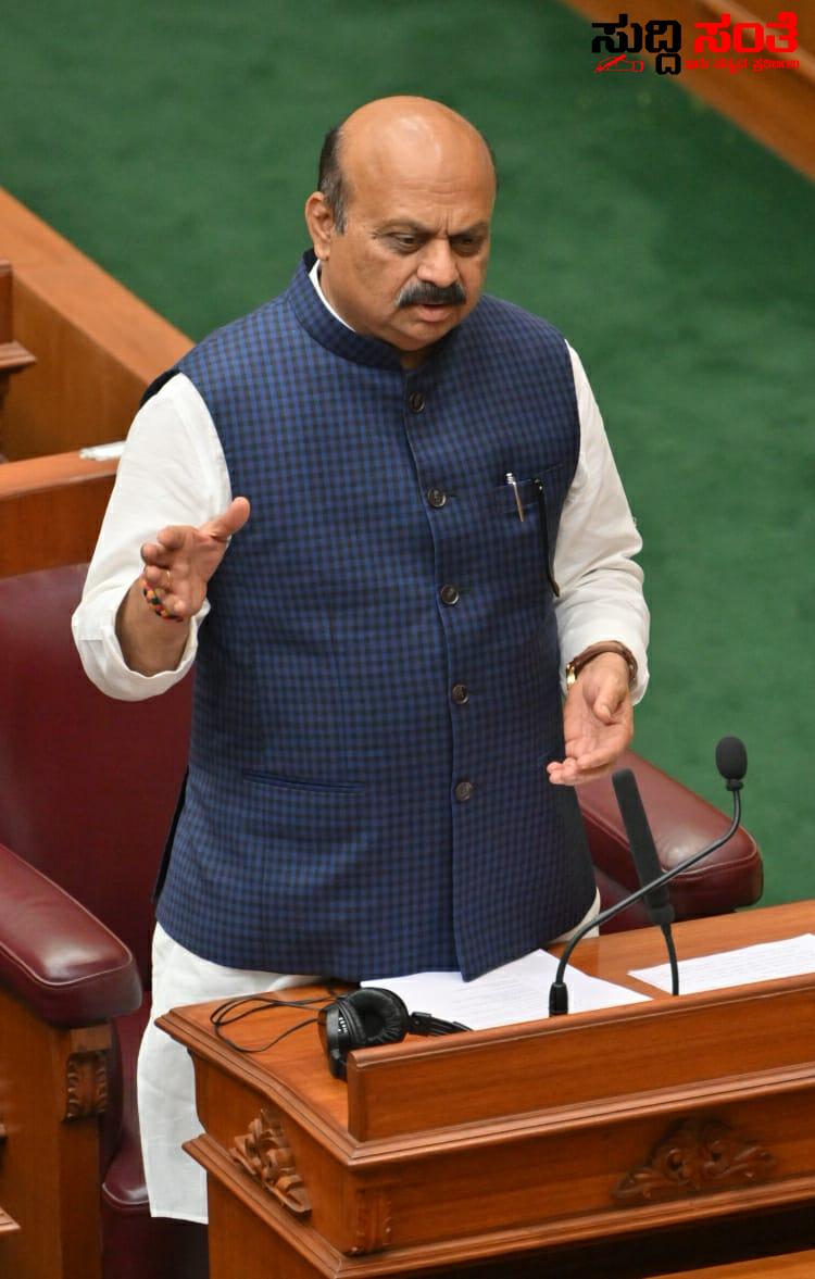 ಗ್ರಾಮ ಪಂಚಾಯತ ಸದಸ್ಯರಿಗೂ ಪಿಂಚಣಿ ಸೌಲಭ್ಯ ಘೋಷಣೆ ಮಾಡಿದ CM – ಜನಪ್ರತಿನಿಧಿಗಳಿಗೆ ಒಂದು ನ್ಯಾಯ ಸರ್ಕಾರಿ ನೌಕರರಿಗೆ ಇನ್ನೊಂದು ನ್ಯಾಯ ಇದ್ಯಾವ ಸೀಮೆ ವ್ಯವಸ್ಥೆ ಮುಖ್ಯಮಂತ್ರಿಗಳೇ…… ಗ್ರಾಮ ಪಂಚಾಯತ ಸದಸ್ಯರಿಗೂ ಪಿಂಚಣಿ ಸೌಲಭ್ಯ ಘೋಷಣೆ ಮಾಡಿದ CM – ಜನಪ್ರತಿನಿಧಿಗಳಿಗೆ ಒಂದು ನ್ಯಾಯ ಸರ್ಕಾರಿ ನೌಕರರಿಗೆ ಇನ್ನೊಂದು ನ್ಯಾಯ ಇದ್ಯಾವ ಸೀಮೆ ವ್ಯವಸ್ಥೆ ಮುಖ್ಯಮಂತ್ರಿಗಳೇ……