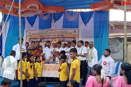 ಅಪೌಷ್ಟಿಕತೆಯಿಂದ ಬಳಲುತ್ತಿರುವ ಮಕ್ಕಳನ್ನು ದತ್ತು ಪಡೆದುಕೊಂಡ ಡಾ ಗಿರೀಜಾ ಪಲ್ಲಕ್ಕಿ ಮತ್ತು ಡಾ ರವಿ ಸೋಮಣ್ಣವರ ದಂಪತಿಗಳು – ಬಿಡುವಿಲ್ಲದ ಕರ್ತವ್ಯದ ನಡುವೆಯೂ ಸಾಮಾಜಿಕ ಜವಾಬ್ದಾರಿಯನ್ನು ತೋರಿಸಿಕೊಟ್ಟು ಮಾದರಿಯಾದ ವೈಧ್ಯ ದಂಪತಿಗಳು