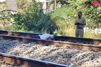 ಧಾರವಾಡ ದಲ್ಲಿ ರೈಲಿಗೆ ತಲೆಕೊಟ್ಟು ಆತ್ಮಹತ್ಯೆ ಮಾಡಿಕೊಂಡ ವ್ಯಕ್ತಿ ಬೇರ್ಪಟ್ಟ ರುಂಡ ಮುಂಡ ಉಪನಗರ ಪೊಲೀಸ್ ಠಾಣೆ ಪೊಲೀಸರು ಸ್ಥಳದಲ್ಲೇ