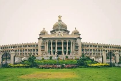 ರಾಜ್ಯದ ಸಮಸ್ತ ಸರ್ಕಾರಿ ನೌಕರರಿಗೆ ಬಹುಮುಖ್ಯ ಸಂದೇಶದ ಮಾಹಿತಿ ರಾಜ್ಯದಲ್ಲಿ ಹೊಸದಾಗಿ ಸರ್ಕಾರಿ ನೌಕರರಿಗೆ ಬರಲಿದೆ ಹೊಸ ನಿಯಮಾವಳಿ