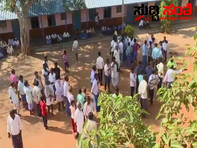 ಭಯಗೊಂಡು ಶಾಲೆಯತ್ತ ಮುಖ ಮಾಡದ ವಿದ್ಯಾರ್ಥಿಗಳು – ಶಾಲೆಯಲ್ಲಿ ಬೀಡು ಬಿಟ್ಟಿರುವ ಪೊಲೀಸ್ ಪಡೆ