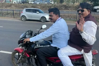 ಬೈಕ್ ಮೇಲೆ ವಿಧಾನ ಸಭೆಗೆ ಆಗಮಿಸಿದ ಸಚಿವ ಮುರಗೇಶ ನಿರಾಣಿ – ಕೂಲಿಂಗ್ ಗ್ಲಾಸ್ ಹಾಕಿಕೊಂಡು ಬೈಕ್ ಮೇಲೆ ಸಚಿವರನ್ನು ನೋಡಿದವರು ಪುಲ್ ಶಾಕ್
