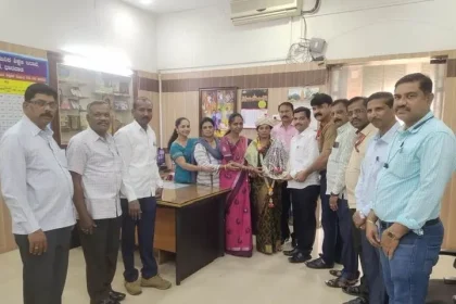 ಅಪರ ಆಯುಕ್ತರನ್ನು ಸ್ವಾಗತ ಮಾಡಿಕೊಂಡ ಧಾರವಾಡ ಜಿಲ್ಲಾ ಸರ್ಕಾರಿ ನೌಕರರ ಜಿಲ್ಲಾ ಘಟಕ – ಶ್ರೀಮತಿ ಜಯಶ್ರೀ ಶಿಂತ್ರಿ ರಿಗೆ ಸ್ವಾಗತಿಸಿದ ಎಸ್ ಎಫ್ ಸಿದ್ದನಗೌಡರ ಮತ್ತು ಪದಾಧಿಕಾರಿಗಳು