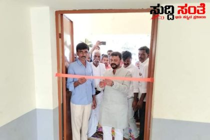 ನೂತನ ಶಾಲಾ ಕಟ್ಟಡ ಉದ್ಘಾಟನೆ ಮಾಡಿದ ಶಾಸಕ ಅಮೃತ ದೇಸಾಯಿ – ಕೇಂದ್ರ ಸಚಿವ ಪ್ರಹ್ಲಾದ್ ಜೋಶಿ ಅವರ ಬಣ್ಣದರ್ಪಣೆ ವೀಕ್ಷಣೆ ಮಾಡಿದ ಶಾಸಕರು