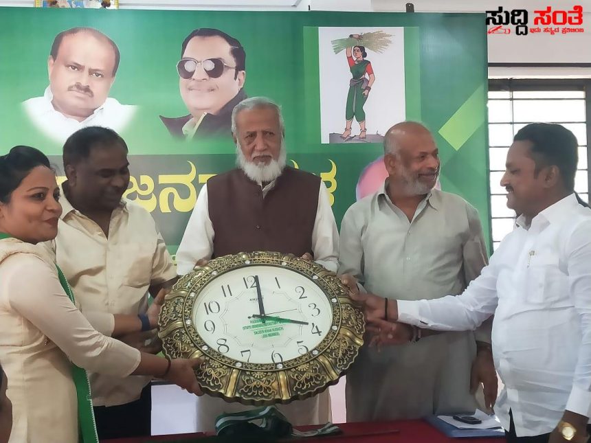 ಹುಬ್ಬಳ್ಳಿಯಲ್ಲಿ JDS ಪಕ್ಷದ ಕಾರ್ಯಕಾರಣಿ ಸಭೆ  –  ಪಕ್ಷದ ಸಂಘಟನೆ ಸೇರಿದಂತೆ ಹಲವಾರು ವಿಚಾರಗಳ ಕುರಿತಂತೆ ಸಭೆಯಲ್ಲಿ ಚರ್ಚೆ