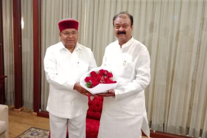 ಹುಬ್ಬಳ್ಳಿಗೆ ಆಗಮಿಸಿದ ರಾಜ್ಯಪಾಲರು ಕೇಂದ್ರ ಸಚಿವರು,ರಾಜ್ಯದ ಸಚಿವರಿಂದ ಸ್ವಾಗತ……