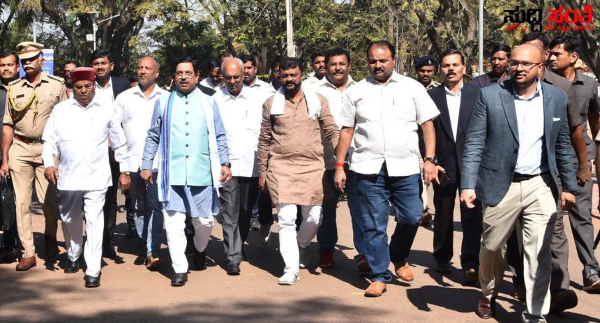 26ನೇ ಯುವ ಜನೋತ್ಸವಕ್ಕೆ ಸಂಭ್ರಮದ ತೆರೆ ದೇಶದಲ್ಲಿಯೇ ಮಾದರಿ ಯಶಸ್ವಿ ಜನೋತ್ಸವಕ್ಕೆ ಕೇಂದ್ರ ಸಚಿವ ಪ್ರಹ್ಲಾದ್ ಜೋಶಿ ಯವರಿಗೆ ಗಣ್ಯ ರಿಂದ ಅಭಿನಂದನೆ ಮಹಾಪೂರ….. 26ನೇ ಯುವ ಜನೋತ್ಸವಕ್ಕೆ ಸಂಭ್ರಮದ ತೆರೆ ದೇಶದಲ್ಲಿಯೇ ಮಾದರಿ ಯಶಸ್ವಿ ಜನೋತ್ಸವಕ್ಕೆ ಕೇಂದ್ರ ಸಚಿವ ಪ್ರಹ್ಲಾದ್ ಜೋಶಿ ಯವರಿಗೆ ಗಣ್ಯ ರಿಂದ ಅಭಿನಂದನೆ ಮಹಾಪೂರ…..