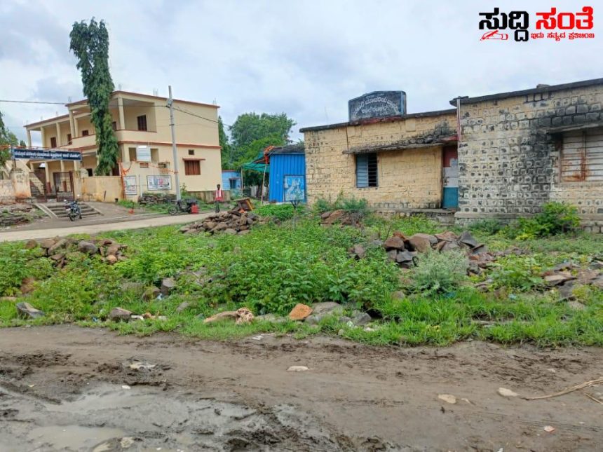 ಸರ್ಕಾರಿ ಶಾಲಾ ಆವರಣದಲ್ಲಿ ಟಿಪ್ಪು ಸುಲ್ತಾನ್ ಬೋರ್ಡ್ – ಇಕ್ಕಟ್ಟಿನಲ್ಲಿ ಶಾಲಾ ಶಿಕ್ಷಕರು…..