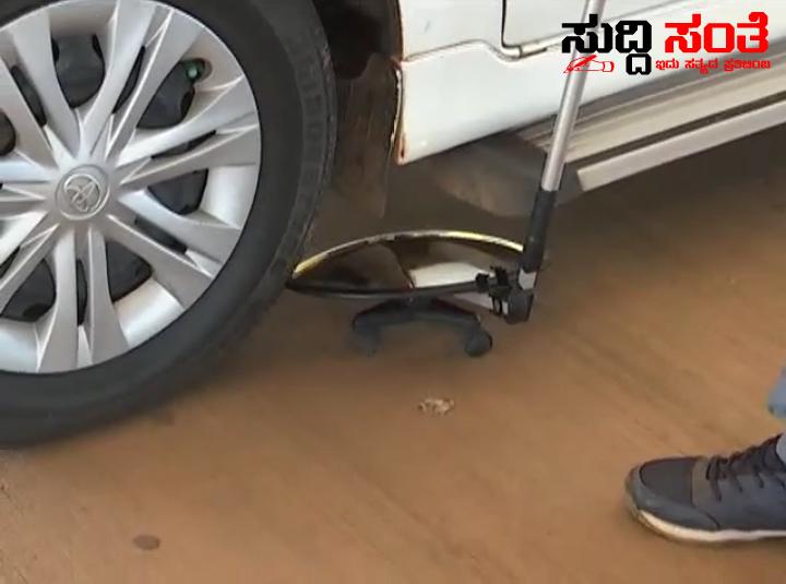 ಪ್ರಧಾನಿ ನರೇಂದ್ರ ಮೋದಿ ಸಂಚರಿಸುವ ರಸ್ತೆಯಲ್ಲಿ ಅಪರಿಚಿತ ಕಾರು ಪತ್ತೆ ಹುಬ್ಬಳ್ಳಿಯಲ್ಲಿ ಎರಡು ದಿನಗಳಿಂದ ಮುಖ್ಯ ರಸ್ತೆಯಲ್ಲಿ ನಿಂತುಕೊಂಡ ಕಾರು ಪತ್ತೆ……
