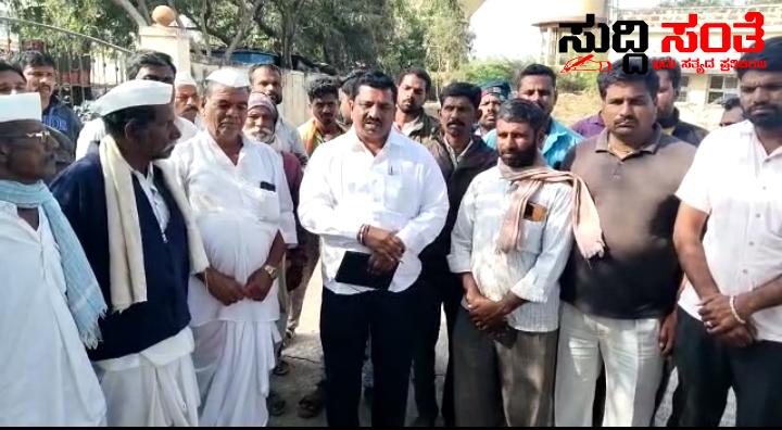 ಹಾವು ಕಡಿತದಿಂದ ಬಾಲಕ ಸಾವು ಕುಟುಂಬಕ್ಕೆ ಸಾಂತ್ವನ ಹೇಳಿದ ಬಿ ಡಿ ಪಾಟೀಲ್  – 10 ಲಕ್ಷ ರೂಪಾಯಿ ಪರಿಹಾರ ನೀಡುವಂತೆ ಒತ್ತಾಯ