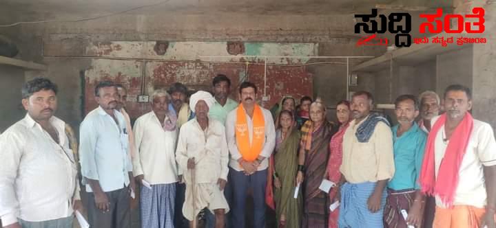 ಕಲಘಟಗಿ ಕ್ಷೇತ್ರದಲ್ಲಿ ಮತ್ತೆ ತಾಲೀಮು ಆರಂಭ ಮಾಡಿದ ಮಾಜಿ ಮೇಯರ್ ಶಿವು ಹಿರೇಮಠ – ರಂಗೇರುತ್ತಿದೆ ಚುನಾವಣೆಯ ಅಖಾಡ ಕ್ಷೇತ್ರದಲ್ಲಿ ಪ್ರವಾಸ ಆರಂಭ ಮಾಡುತ್ತಿರುವ ಶಿವು ಹಿರೇಮಠ ಕಲಘಟಗಿ ಕ್ಷೇತ್ರದಲ್ಲಿ ಮತ್ತೆ ತಾಲೀಮು ಆರಂಭ ಮಾಡಿದ ಮಾಜಿ ಮೇಯರ್ ಶಿವು ಹಿರೇಮಠ – ರಂಗೇರುತ್ತಿದೆ ಚುನಾವಣೆಯ ಅಖಾಡ ಕ್ಷೇತ್ರದಲ್ಲಿ ಪ್ರವಾಸ ಆರಂಭ ಮಾಡುತ್ತಿರುವ ಶಿವು ಹಿರೇಮಠ