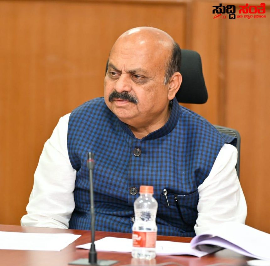 ಪ್ರತಿಭಟನೆಯ ಸಂದೇಶದ ಬೆನ್ನಲ್ಲೇ ರಾಜ್ಯದ ಸರ್ಕಾರಿ ನೌಕರರಿಗೆ ಮಾತಕತೆ ಸಂದೇಶ ರವಾನೆ ಮಾಡಿದ CM – ಆತುರದ ನಿರ್ಧಾರ ಬೇಡ ಬನ್ನಿ ಮಾತುಕತೆ ನಡೆಸೋಣ ಎಂದ ಮುಖ್ಯಮಂತ್ರಿ ಬಸವರಾಜ ಬೊಮ್ಮಾಯಿ ಪ್ರತಿಭಟನೆಯ ಸಂದೇಶದ ಬೆನ್ನಲ್ಲೇ ರಾಜ್ಯದ ಸರ್ಕಾರಿ ನೌಕರರಿಗೆ ಮಾತಕತೆ ಸಂದೇಶ ರವಾನೆ ಮಾಡಿದ CM – ಆತುರದ ನಿರ್ಧಾರ ಬೇಡ ಬನ್ನಿ ಮಾತುಕತೆ ನಡೆಸೋಣ ಎಂದ ಮುಖ್ಯಮಂತ್ರಿ ಬಸವರಾಜ ಬೊಮ್ಮಾಯಿ