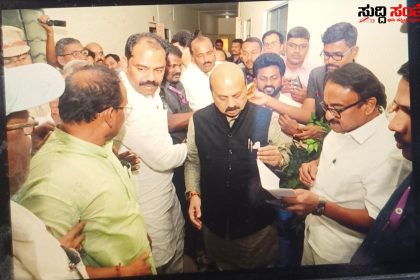 ಶಿಕ್ಷಕರ ವರ್ಗಾವಣೆಗಾಗಿ CM ಭೇಟಿಯಾದ ಮಾಲತೇಶ್ ಬಬ್ಬಜ್ಜಿ ಮತ್ತು ಟೀಮ್ – ಮನವಿ ನೀಡಿ ಕೂಡಲೇ ವರ್ಗಾವಣೆ ಪ್ರಕ್ರಿಯೆ ಆರಂಭ ಮಾಡುವಂತೆ ಒತ್ತಾಯ…..