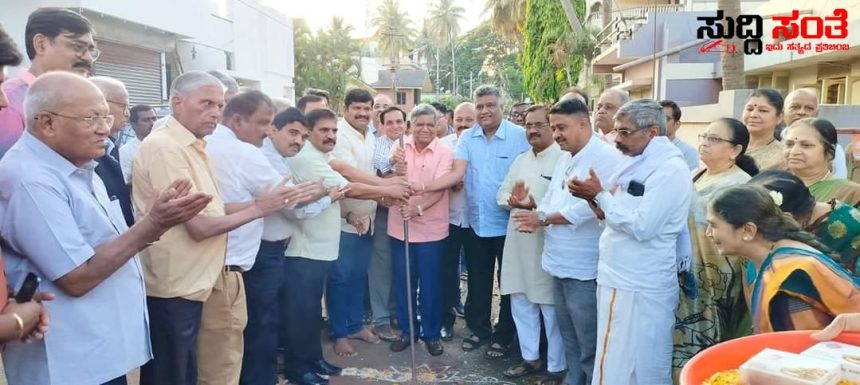 ಪಾಲಿಕೆಯ ಸದಸ್ಯ ಸಂತೋಷ ಚವಾಣ್ ವಾರ್ಡ್ ನಲ್ಲಿ ಮಾಜಿ CM ಜಗದೀಶ್ ಶೆಟ್ಟರ್ ರಿಂದ ಅಭಿವೃದ್ದಿ ಕಾಮಗಾರಿಗಳಿಗೆ ಭೂಮಿಪೂಜೆ – ಸಂತೋಷ ಚವಾಣ್ ವಾರ್ಡ್ ನಲ್ಲಿ ಮುಂದುವರೆದ ಅಭಿವೃದ್ದಿ ಪರ್ವ….. ಪಾಲಿಕೆಯ ಸದಸ್ಯ ಸಂತೋಷ ಚವಾಣ್ ವಾರ್ಡ್ ನಲ್ಲಿ ಮಾಜಿ CM ಜಗದೀಶ್ ಶೆಟ್ಟರ್ ರಿಂದ ಅಭಿವೃದ್ದಿ ಕಾಮಗಾರಿಗಳಿಗೆ ಭೂಮಿಪೂಜೆ – ಸಂತೋಷ ಚವಾಣ್ ವಾರ್ಡ್ ನಲ್ಲಿ ಮುಂದುವರೆದ ಅಭಿವೃದ್ದಿ ಪರ್ವ…..