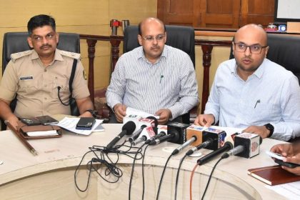 ಚುನಾವಣೆಗೆ ಧಾರವಾಡ ಜಿಲ್ಲಾಡಳಿತ ಸಂಪೂರ್ಣ ಸಿದ್ದತೆ – ಧಾರವಾಡ ಜಿಲ್ಲೆಯ ಕುರಿತಂತೆ ಒಂದು ಕಂಪ್ಲೀಟ್ ಮಾಹಿತಿ…..