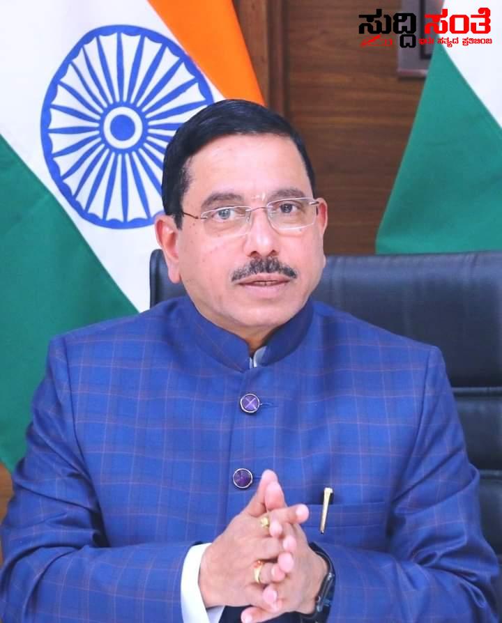 ಮಾಜಿ CM  ಜಗದೀಶ್ ಶೆಟ್ಟರ್ ಗೆ ಮಾಸ್ಟರ್ ಸ್ಟ್ರೋಕ್ ಕೊಟ್ಟ ಕರ್ನಾಟಕ ಚಾಣಕ್ಯ ಪ್ರಹ್ಲಾದ್ ಜೋಶಿ – ಕೇಂದ್ರ ಸಚಿವರ ಶಾಕ್ ನಿಂದ ಕಂಗಾಲಾದ ಕೈ ಪಡೆ…..