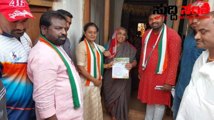 ಪತಿಯ ಪರವಾಗಿ ಅಬ್ಬರದ ಪ್ರಚಾರದಲ್ಲಿ ಶಿವಲೀಲಾ ಕುಲಕರ್ಣಿ – ಕಾಂಗ್ರೇಸ್ ಕಾರ್ಯಕರ್ತರು ಮುಖಂಡರೊಂದಿಗೆ ಪ್ರಚಾರದೊಂದಿಗೆ ಮತಯಾಚನೆ…..