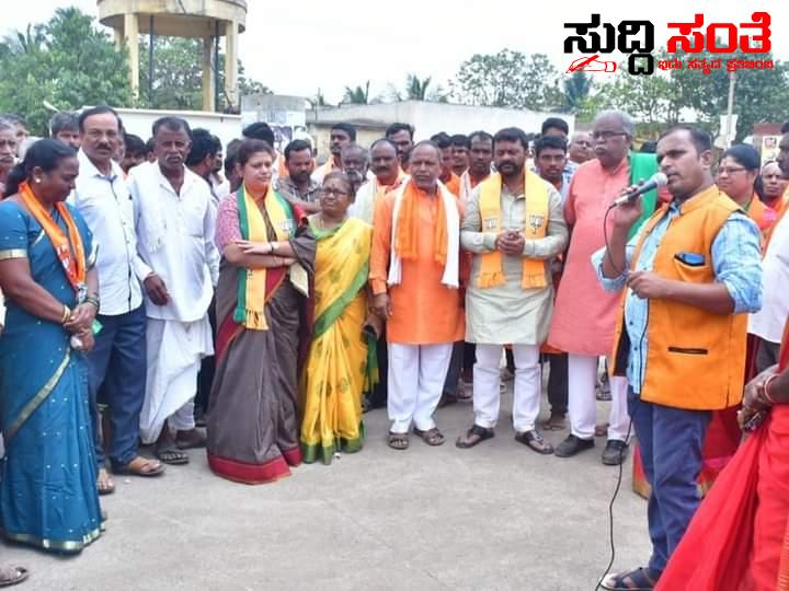 ಅಮೃತ ದೇಸಾಯಿಗೆ ಶಕ್ತಿ ತುಂಬಿದ ಕ್ಷೇತ್ರದ ಹಿರಿಯರು – ಕ್ಷೇತ್ರದಲ್ಲಿ ನಡೆಯುತ್ತಿದೆ ಅಬ್ಬರದ ಪ್ರಚಾರ…..